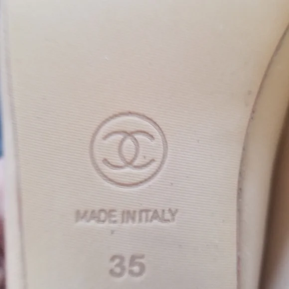 CHANEL Beige and Black Leather Cap-Toe Ballet Flats - Picture 10 of 15